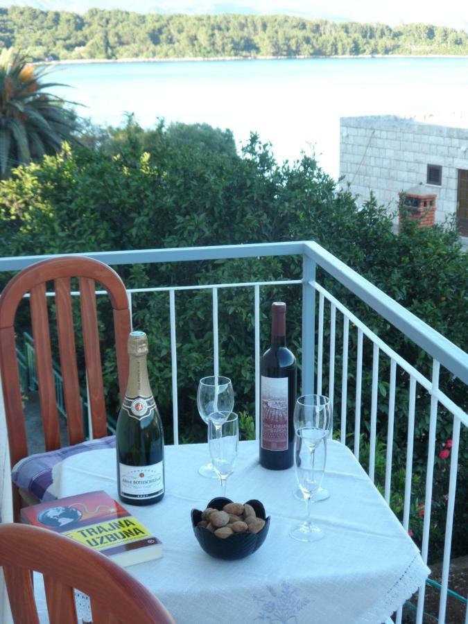 Adrian'S Apartments & Winery 鲁巴达 外观 照片