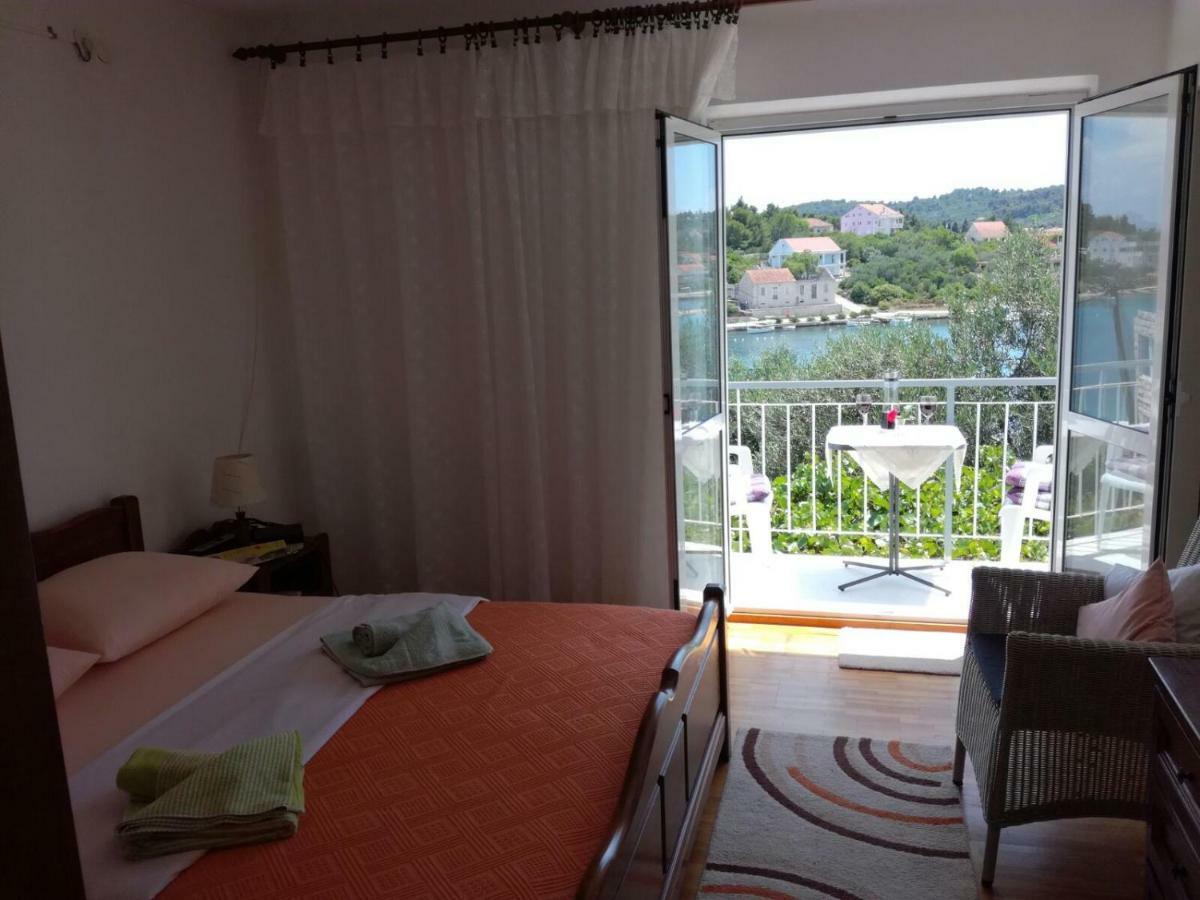 Adrian'S Apartments & Winery 鲁巴达 外观 照片