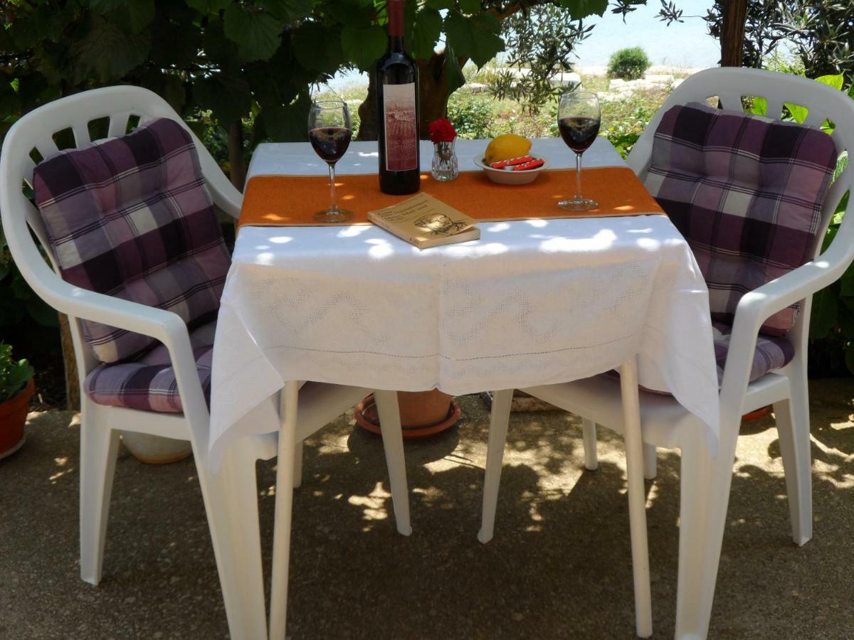 Adrian'S Apartments & Winery 鲁巴达 外观 照片