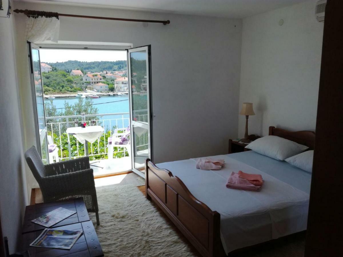 Adrian'S Apartments & Winery 鲁巴达 外观 照片